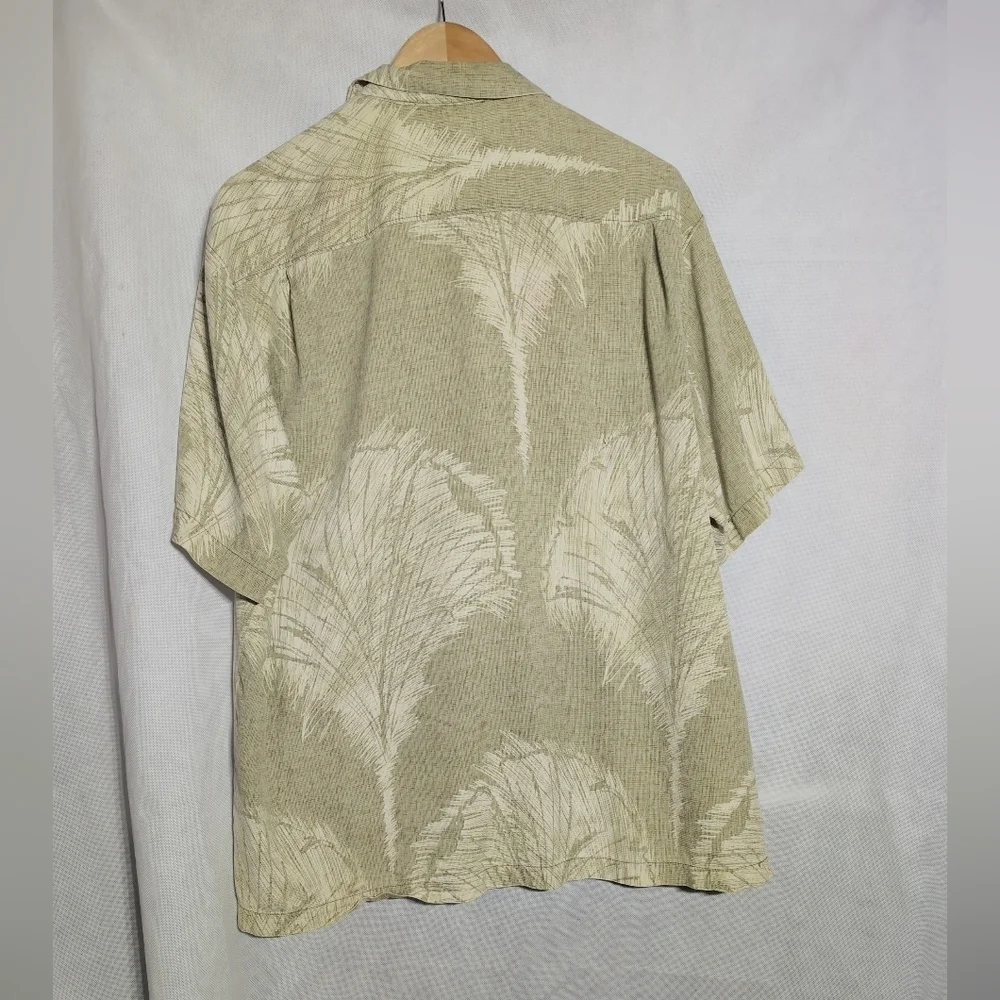 Tommy Bahama casual button